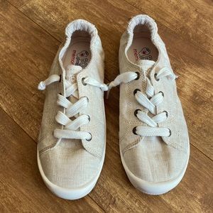 Women’s Bobs From sketchers memory foam size 5.5